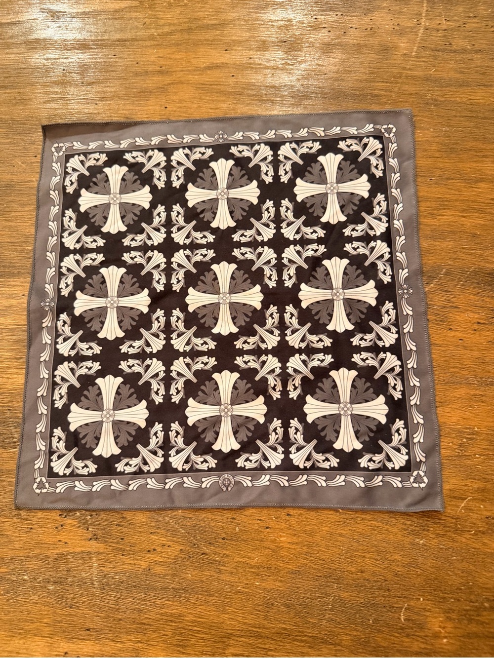 Chrome Hearts cross-motif microfiber glasses cleaning cloth grey white